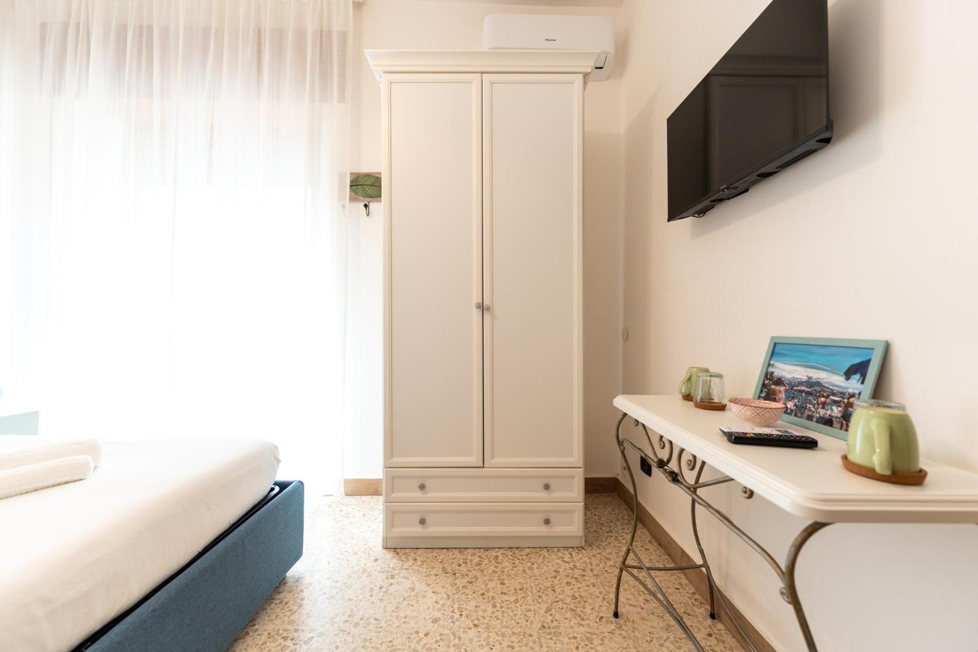 Tombolata Hotel Наполи Екстериор снимка