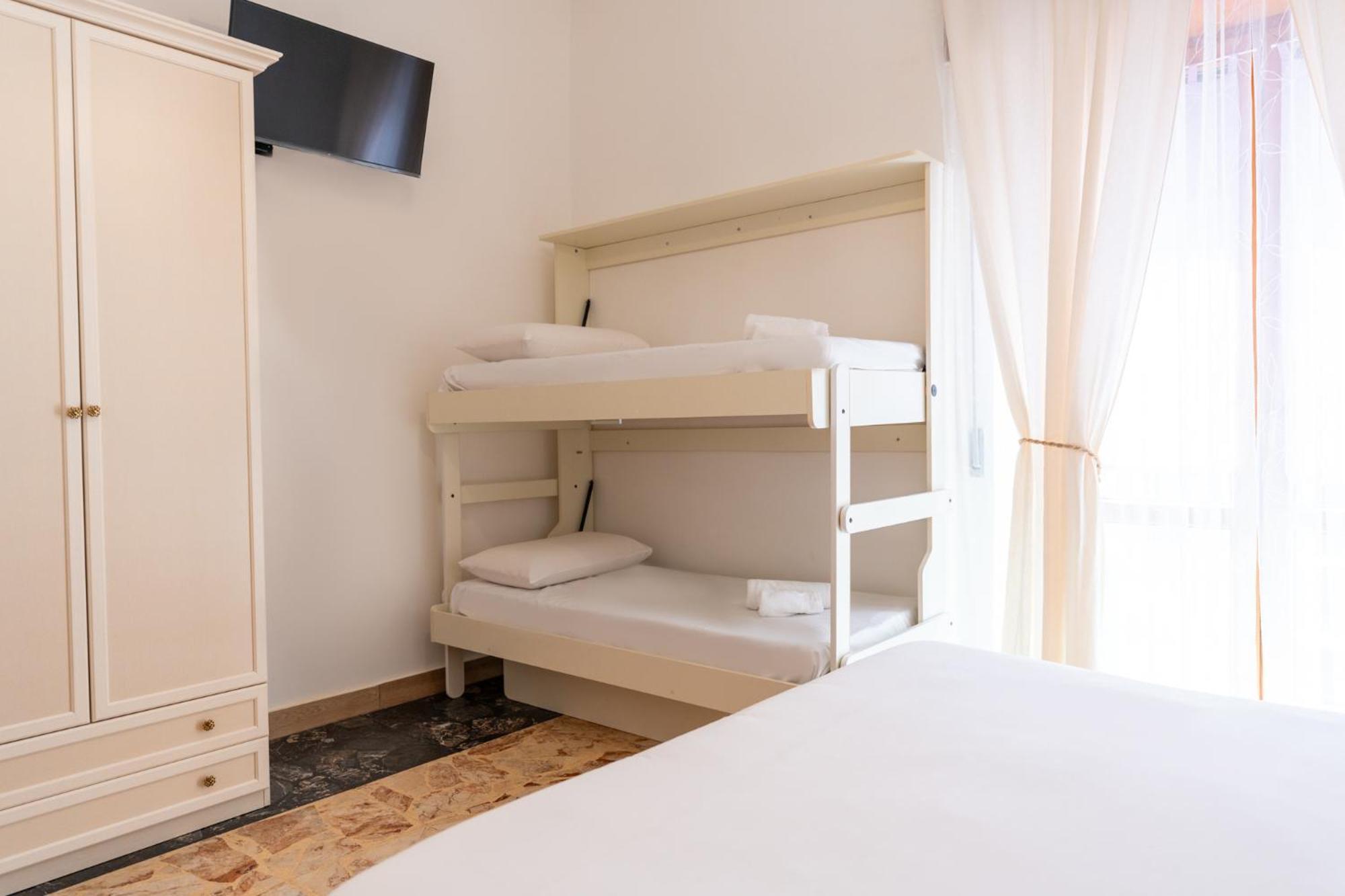 Tombolata Hotel Наполи Екстериор снимка