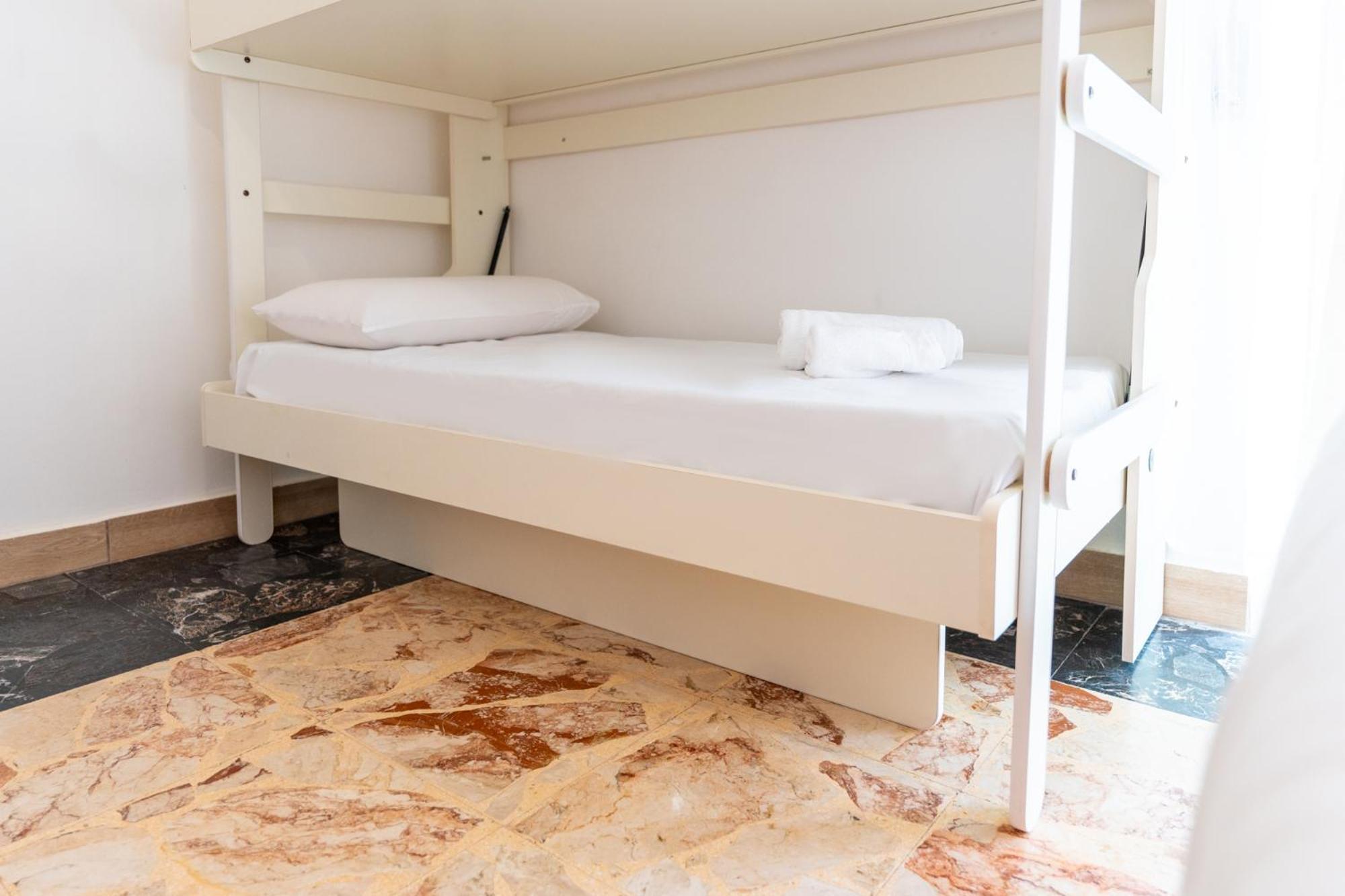 Tombolata Hotel Наполи Екстериор снимка
