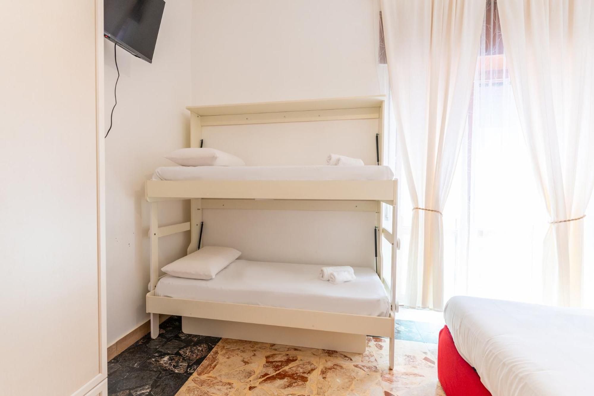 Tombolata Hotel Наполи Екстериор снимка